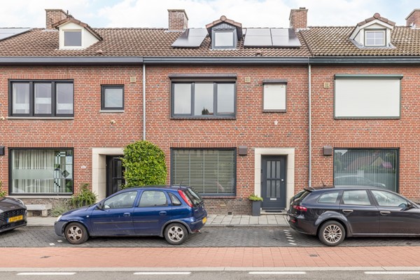 Te koop: Gemoderniseerde instapklare tussenwoning nabij het centrum en alle voorzieningen